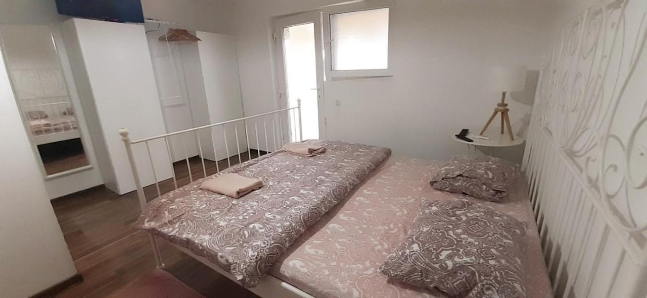 Domacinstvo Cikic Zasavica Guest House Ngoại thất bức ảnh