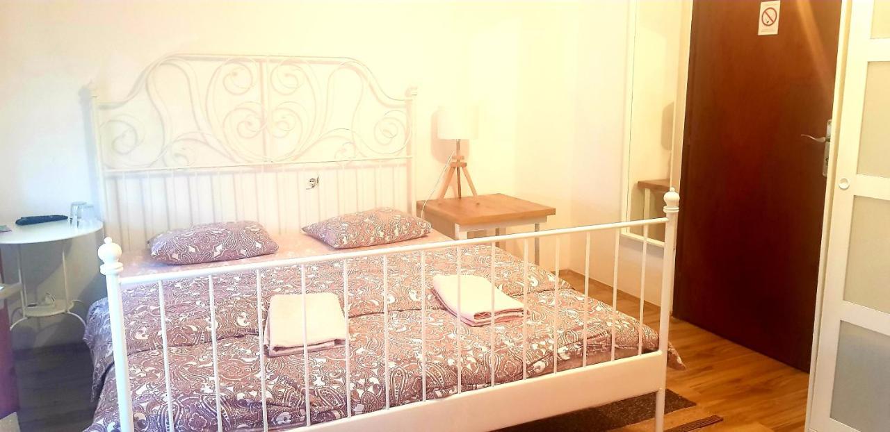 Domacinstvo Cikic Zasavica Guest House Ngoại thất bức ảnh