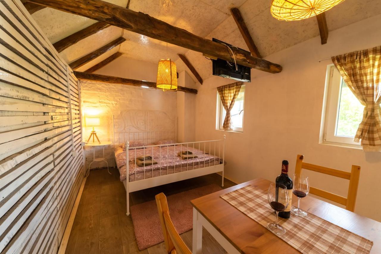 Domacinstvo Cikic Zasavica Guest House Ngoại thất bức ảnh